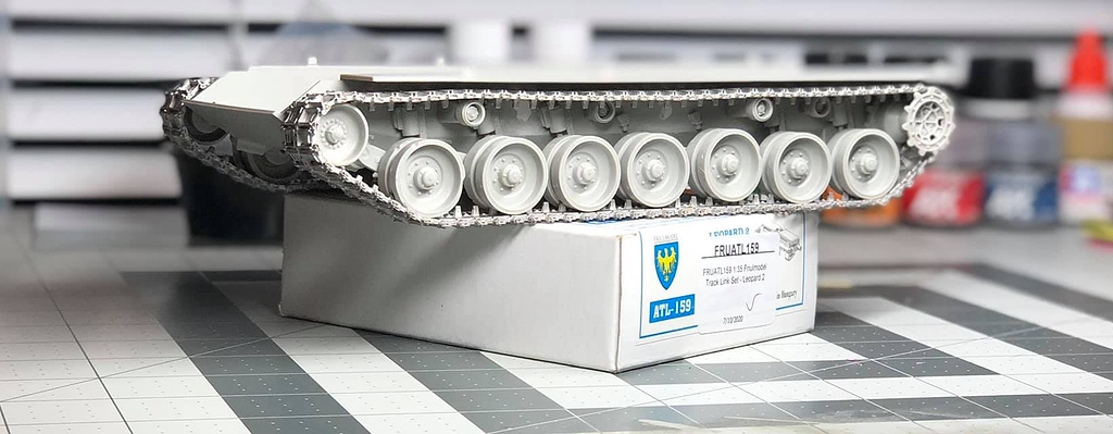 Hobby Boss Leopard 2A6M CAN w/ Perfect Scale Modellbau