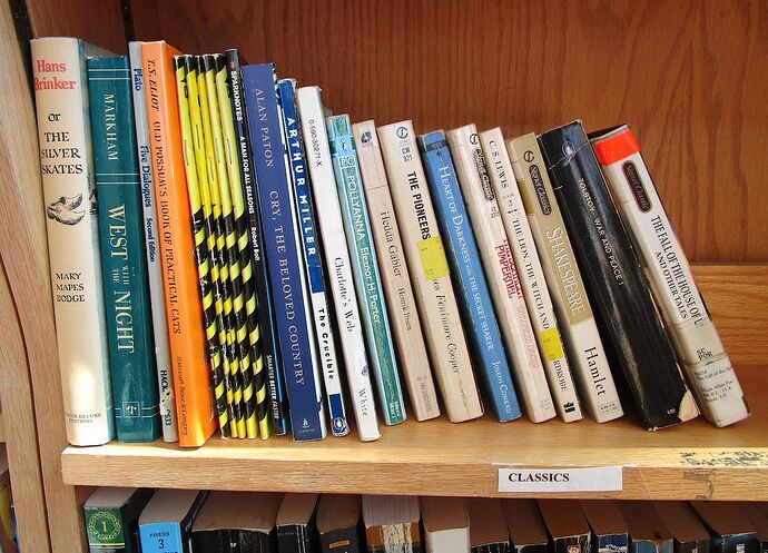 Classics_Library_lobby-shop