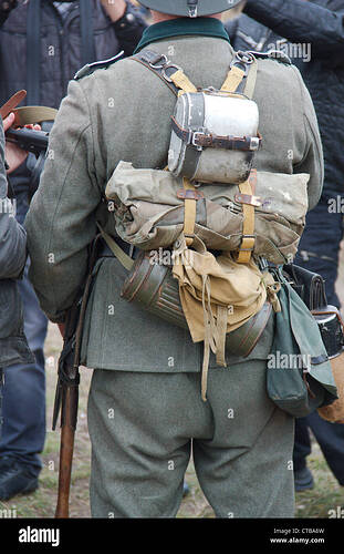 outfit-a-german-soldier-during-the-second-world-war-CTBA6W