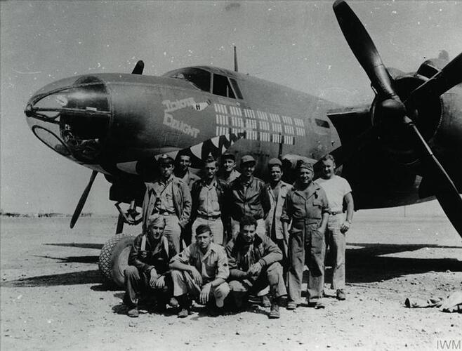 41-18292-B-26B-Marauder-12AF-320BG444BS-93-Idiots-Delight-with-crew-FRE11642