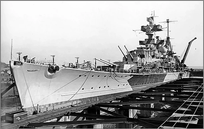 German-heavy-cruiser-Admiral-Hipper-in-Brest-1941.