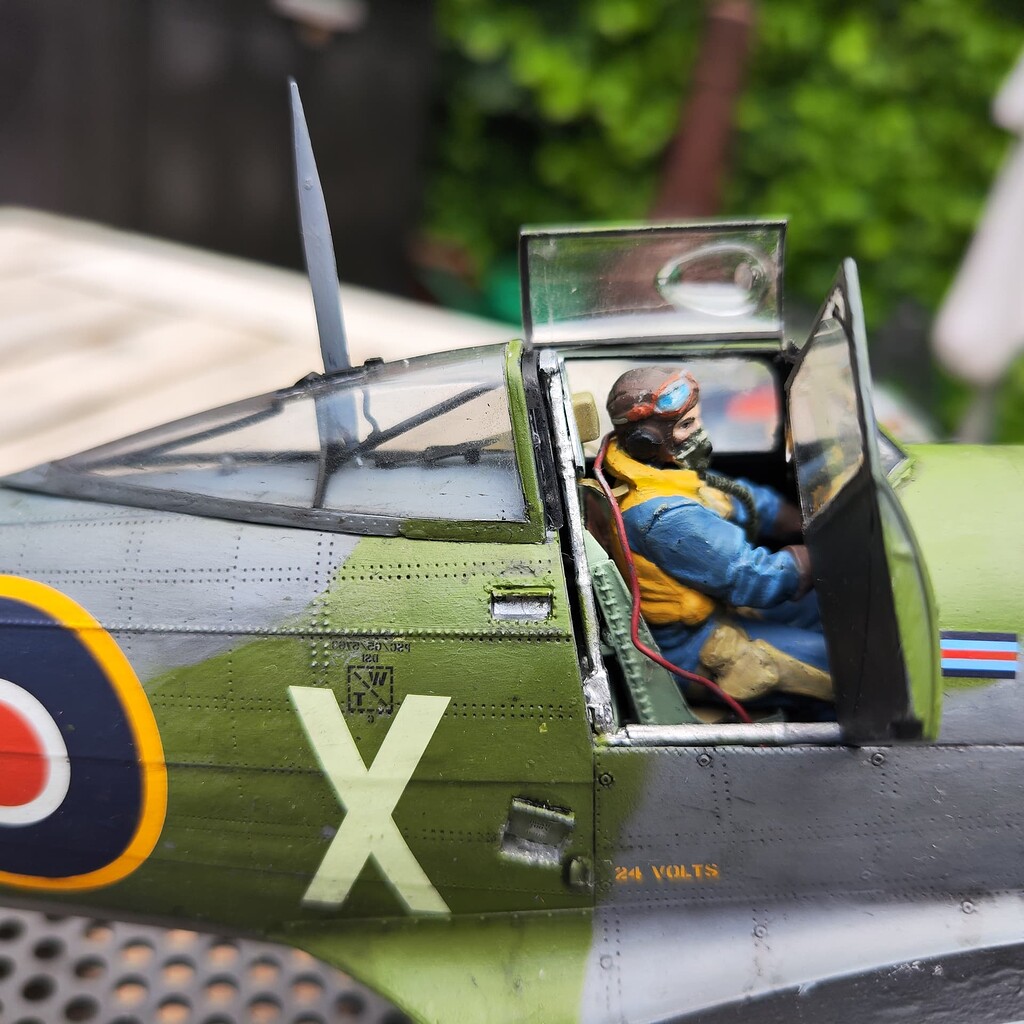 Finished: Airfix 1:24 Hawker Typhoon Mk.1B 