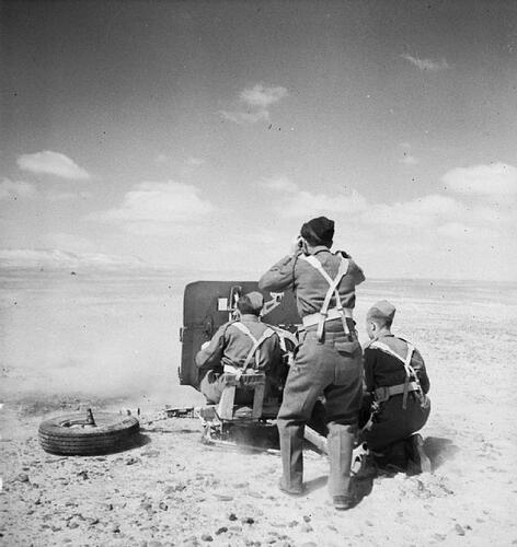 A 2-pounder anti-tank gun being manned by members of the 2nd Battalion, Rifle Brigade (The Prince Consort's Own), 24 March 1942.