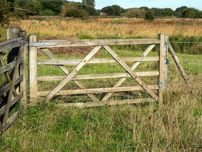 wooden-farm-gate-small