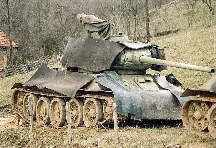 Serbisk_T-34_85_trekkes_tilbake