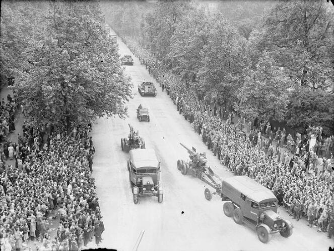Royal_Artillery_at_London_Victory_Parade_June_1946_IWM_H_42778