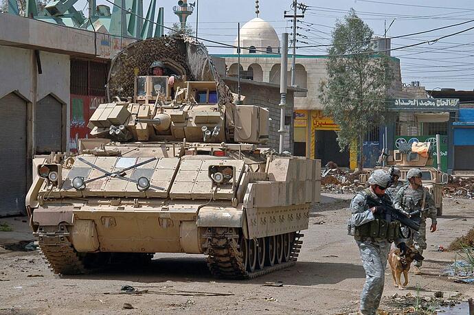 m2-m3-bradley-fighting-vehicle-08