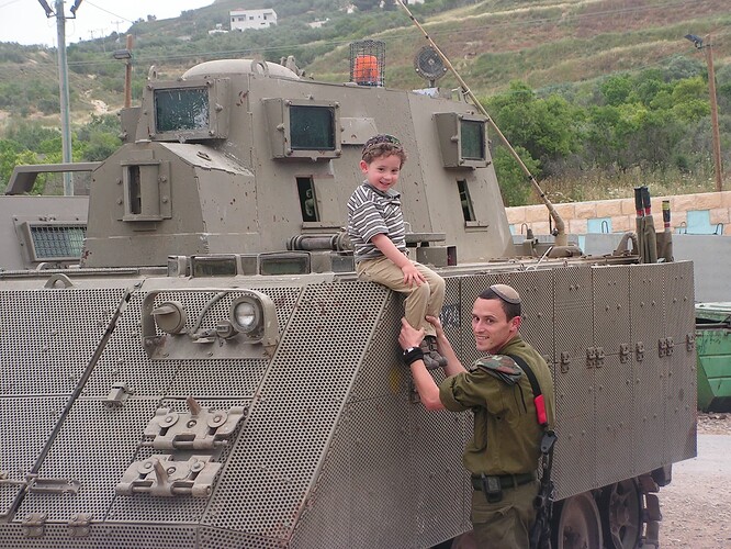 Flickr_-Israel_Defense_Forces-_Maj._Maoz_Schwart_Revived_a_Palestinian_Toddler