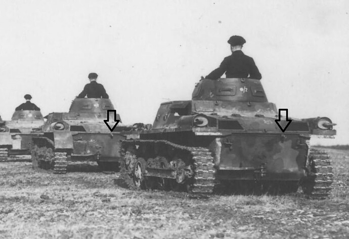 Panzer_I_tanksSerie2TaillightBuntfarb_column