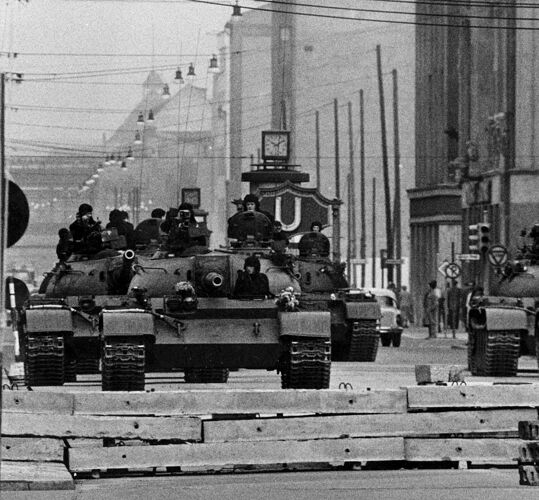 Checkpoint_charlie_1961