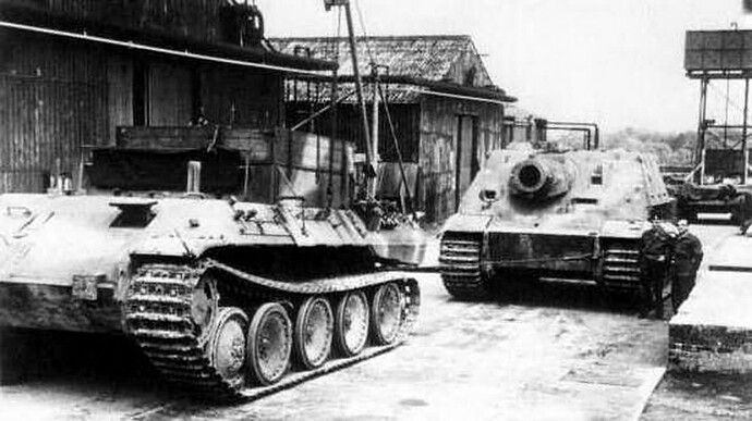 Sturmtiger_and_Bergepanther