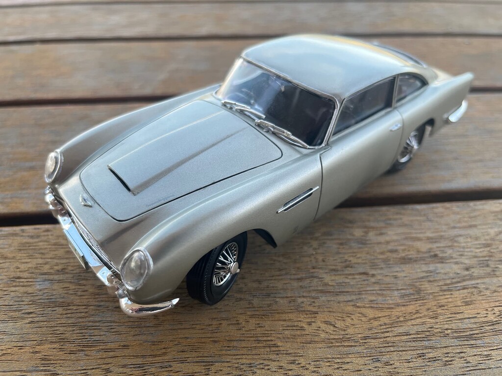 Aston Martin AM 310 & DB5 モデルセット アストンマーティン、世界25台限定復刻生産の「DB5ゴールド