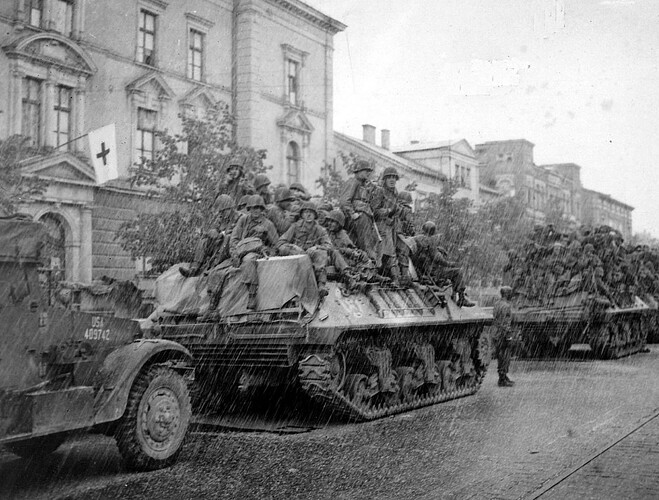 M36_and_3rd_Division_Augsburg