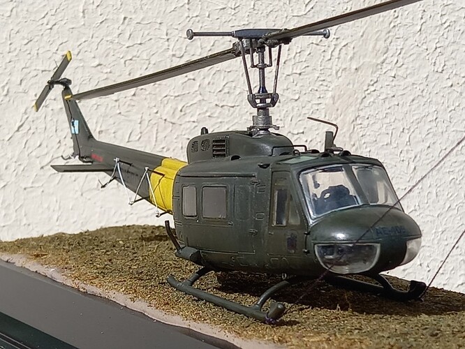 Bell UH-1H (34)
