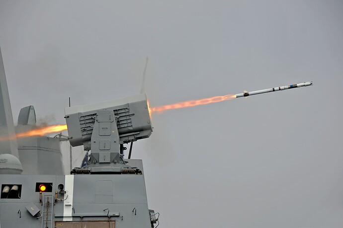 USS_New_Orleans_(LPD-18)_launches_RIM-116_missile_2013