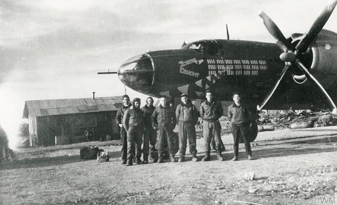 41-18292-B-26B-Marauder-12AF-320BG444BS-93-Idiots-Delight-with-crew-FRE11634