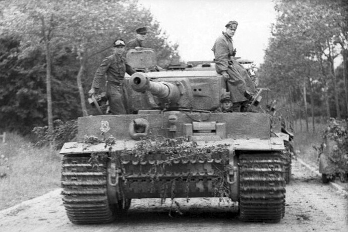 tiger-near-Villers-Bocage-normandy-1944