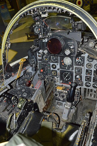 1200px-Front_Cockpit_of_Phantom_FGR.2_‘XV424’_(33311476265)