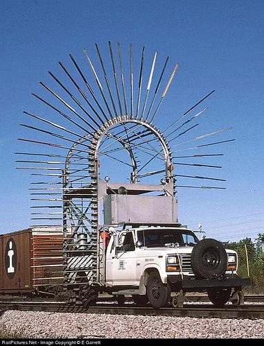 unusual-railcars-equipment-all-found-on-v0-baek4xwpo2uc1