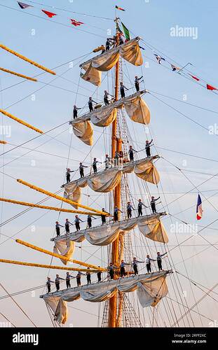 france-seine-maritime-rouen-armada-2023-festive-arrival-of-mexican-training-ship-cuauhtemoc-in-downtown-river-harbour-sailors-manning-the-yards-2RFF2XC