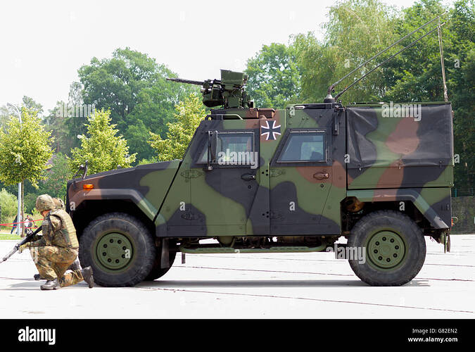 burg-allemagne-25-juin-2016-armee-allemande-transporteur-mowag-eagle-iv-durs-sur-journee-portes-ouvertes-a-burg-allemagne-caserne-au-25-juin-g82en2
