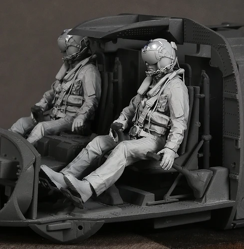 R2 Miniatures 35th scale US Navy Sea Hawk Helicopter Pilots 35 60 25 (4)