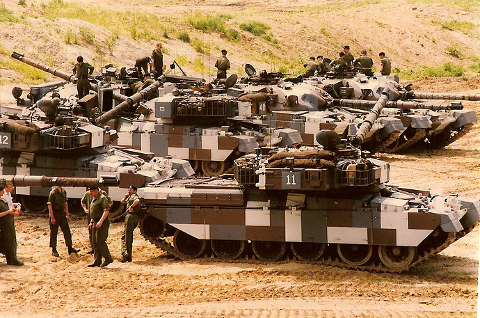 UK Chieftain Tanks MOUT City 1985