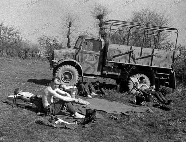 Flak-Regiment-Normandie-Funker-Camo-Sd-Kfz-Luftwaffe-19-crop