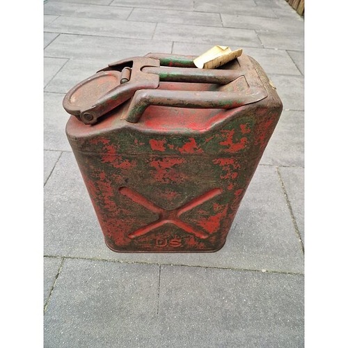 jerrycan-1950-nesco-water