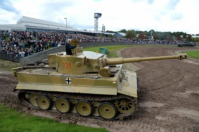 the-tiger-131-on-display-at-the-bovington-tank-museum-in-v0-uew47mb3euha1