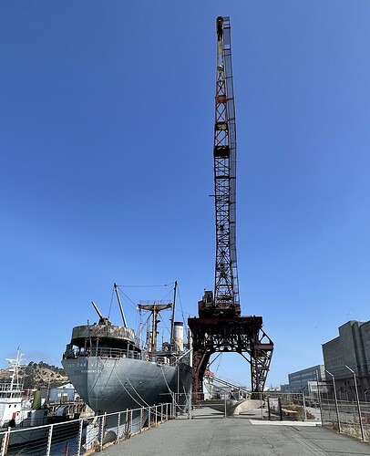 4_ship and crane