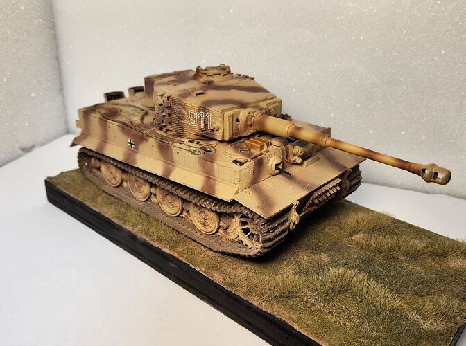 08.03 SdKfz 181 PzKpfw VI Ausf E Tiger I Late Production