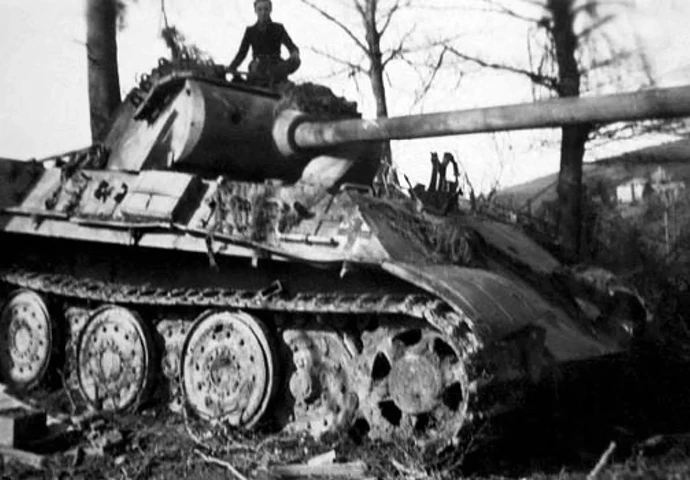 panther-ausf-g-231-was-commanded-by-ss-untersturmfu-hrer-v0-gdjxma5bya7a1.jpg