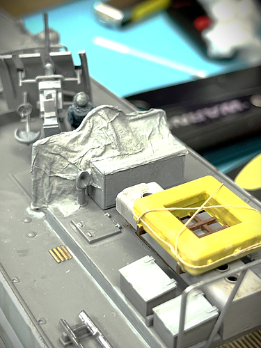 wind break fwd of aft gun