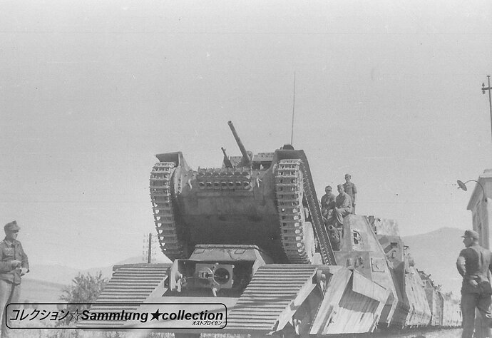 PZ62 -Pz.38(t)-Entladung-Panzertragerwagen-Hungary-sommer44-GHP6BZXawAAGLAi