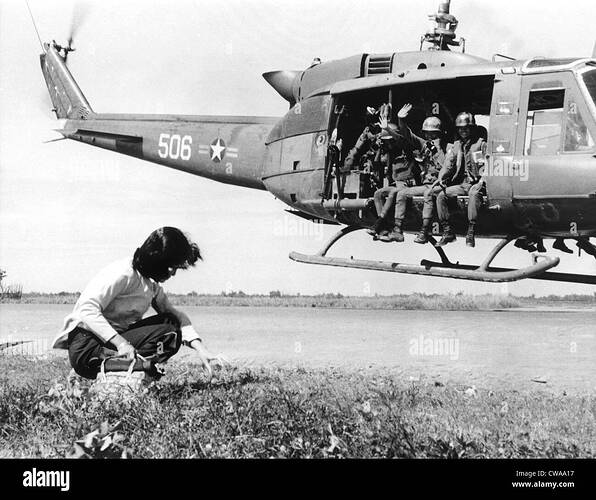 vietnam-war-south-vietnamese-soldiers-from-the-9th-arvn-division-wave-CWAA17