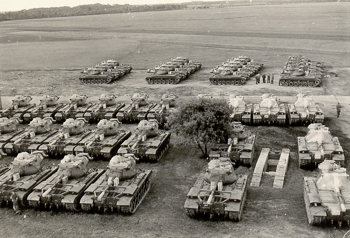 9_56_Dedelstorf_PzBtl_1_Panzer_noch_eingemotet