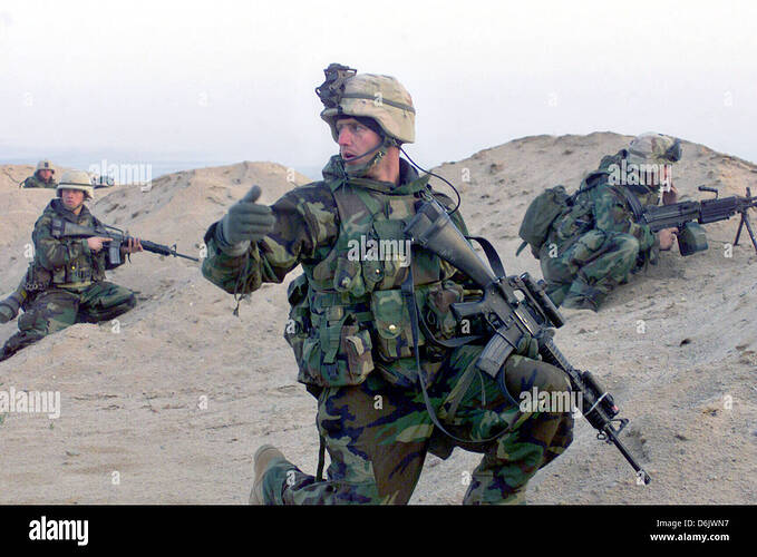 us-marines-special-operations-team-position-during-the-invasion-of-D6JWN7