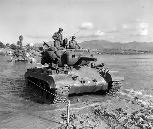 an-m45-a-rare-variant-of-the-m26-pershing-armed-with-a-v0-jjr3qnxgbsfc1