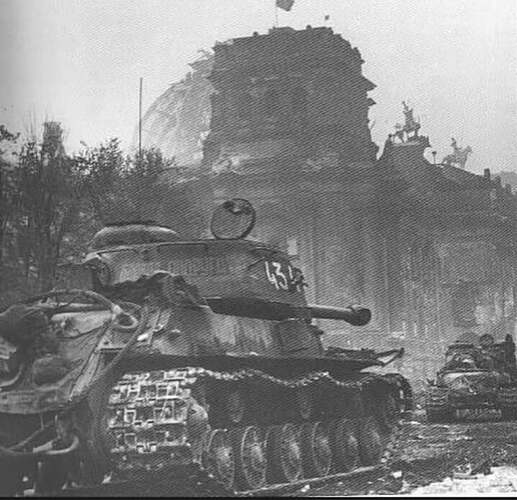 soviet-is-2-near-the-reichstag-berlin-1945-v0-54qcn9zocwg31