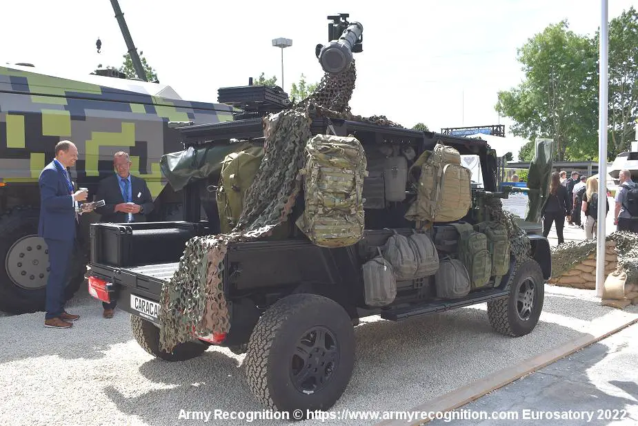 Rheinmetall_from_Germany_introduces_the_Caracal_4x4_airborne_and_Special_Forces_vehicle_925_002