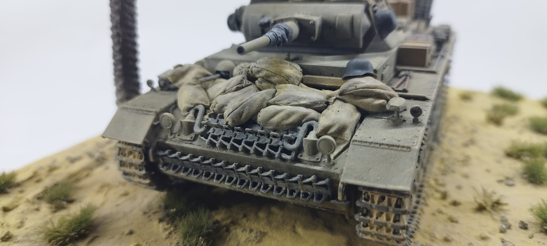 thumbnail image 2 of 1/35 Resin WWII DAK German Tankers With Chameleon – Unpainted Unassembled Model Kit F555 2 of 6