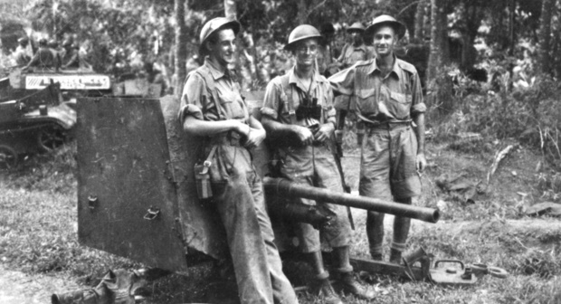 Australian_2_pounder_AT_gun_crew_Malaya_18_January_1942_AWM_011309 with side shields