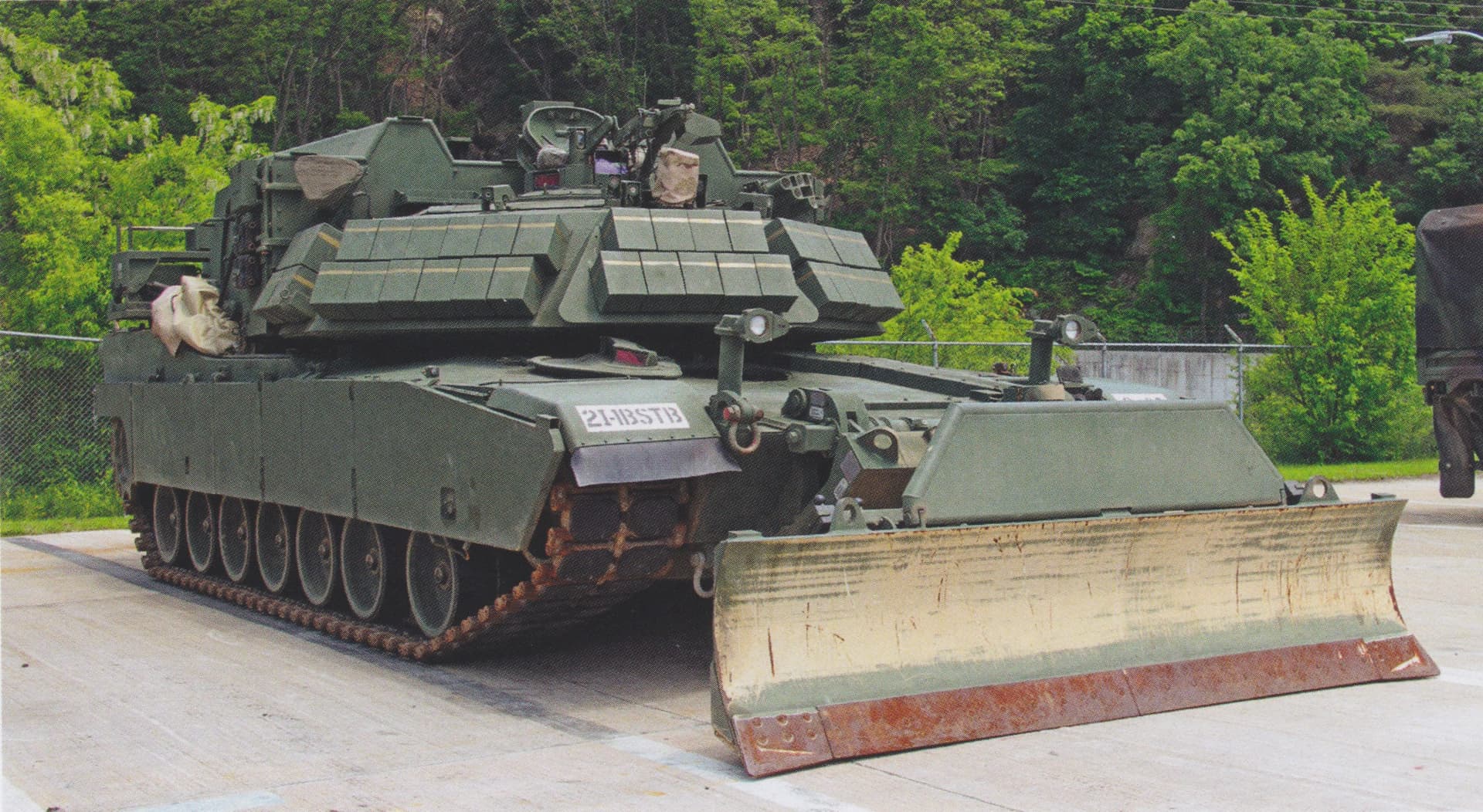 Assault breacher vehicle abv. M1150 (m1 ABV). M1150 Assault Breacher vehicle. M1150 ABV. Машины разграждения m1150 ABV.