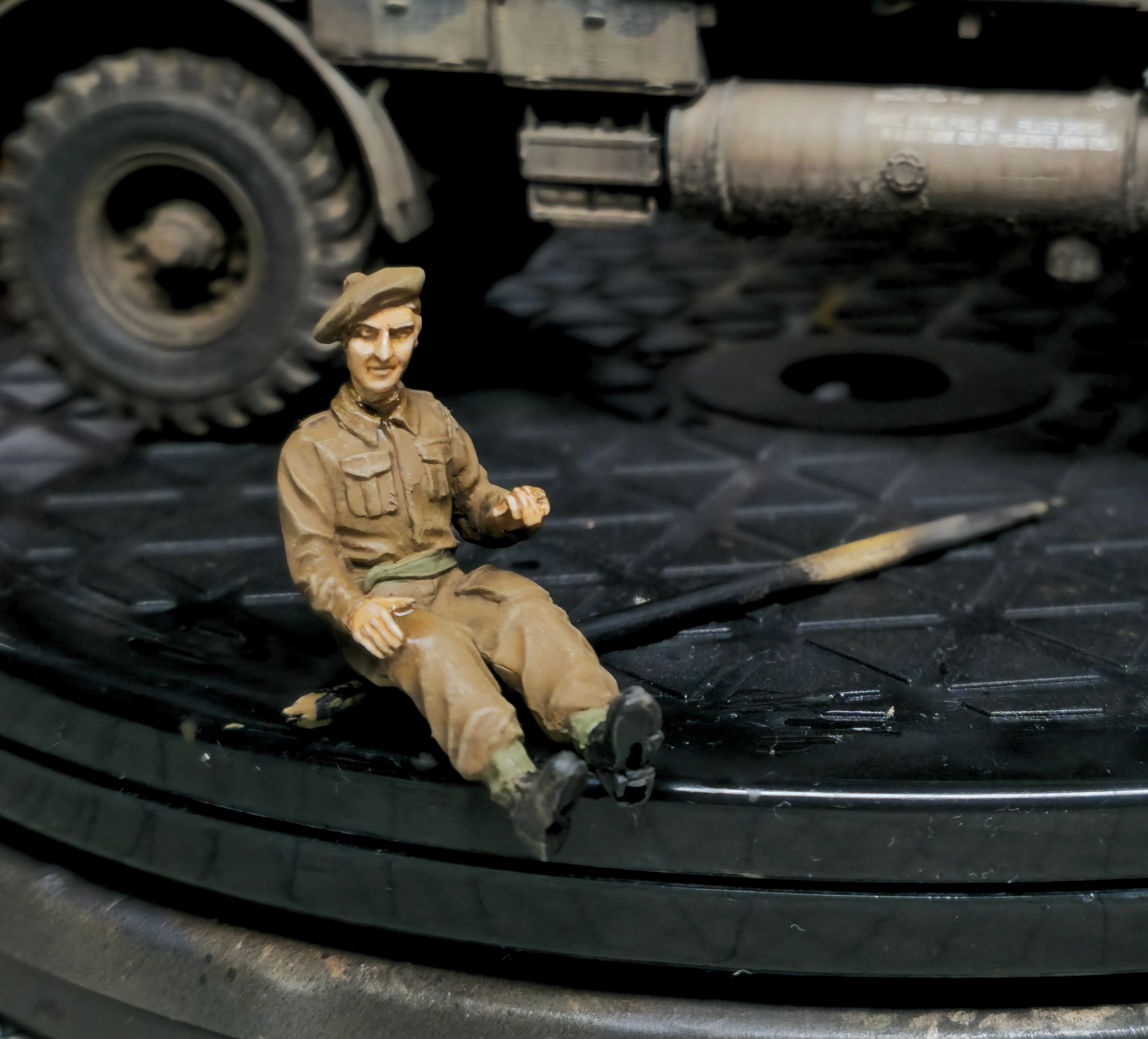 AFV Club 1/35 British AEC Matador – Mid Production Type, Plastic Model Kit