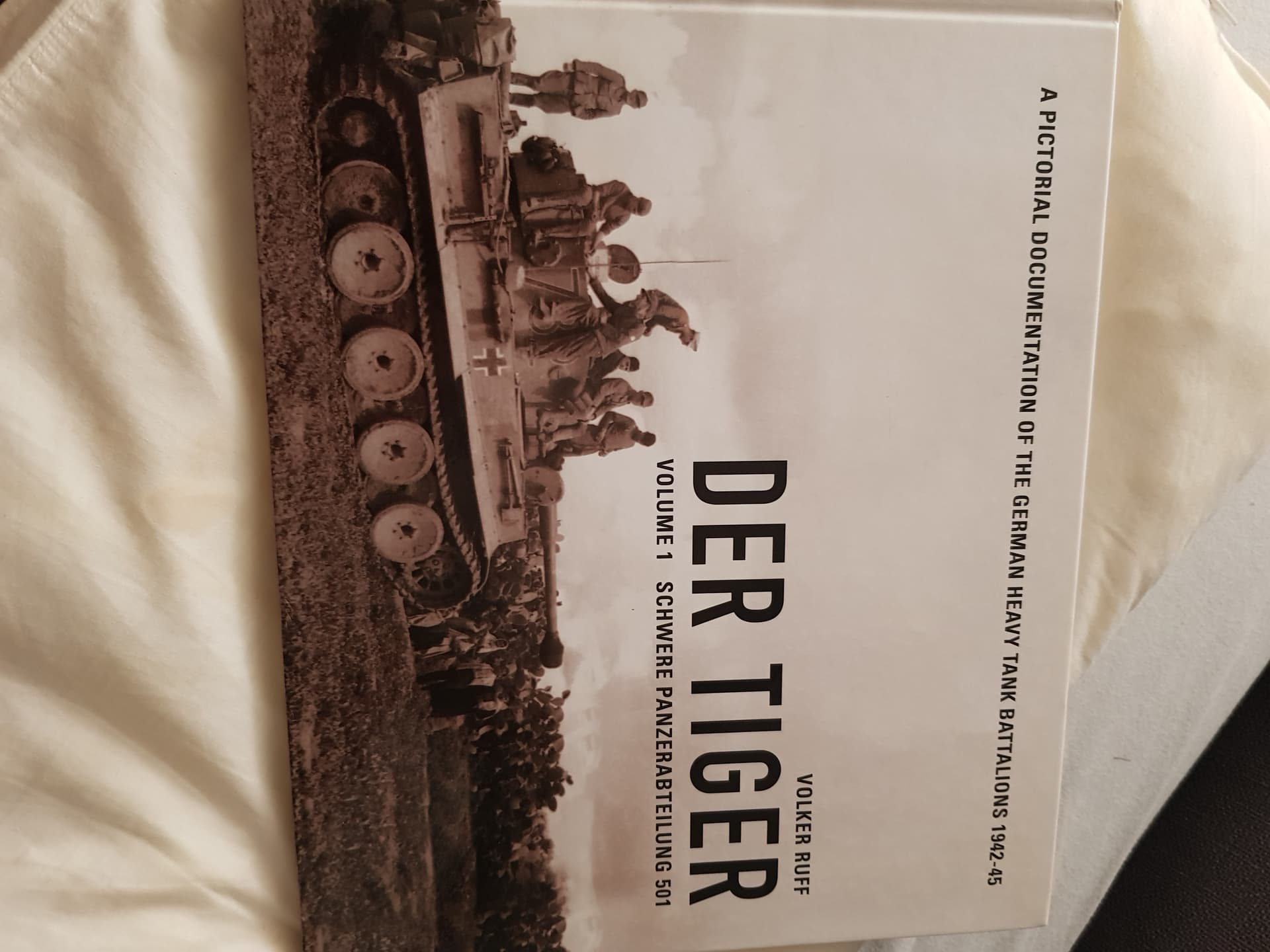 Best Modeling guidebook for the 1/35 tiger 1 and king tiger - WWII