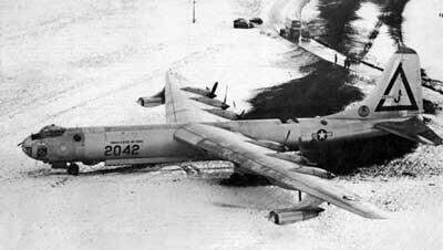 File:6th Bombardment Wing Convair B-36F-5-CF Peacemakers 49-2683