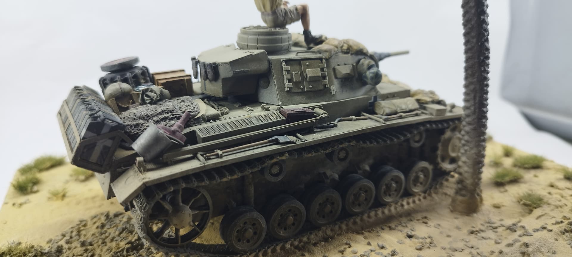 thumbnail image 2 of 1/35 Resin WWII DAK German Tankers With Chameleon – Unpainted Unassembled Model Kit F555 2 of 6