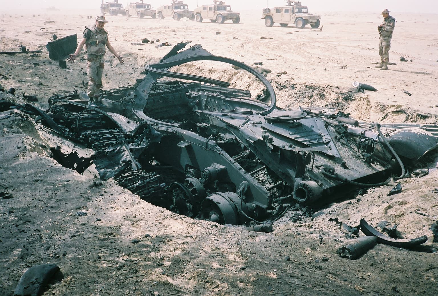 Разрыв танков. Подбитые танки Ирак 1991. Взрыв боекомплекта танка т-72.