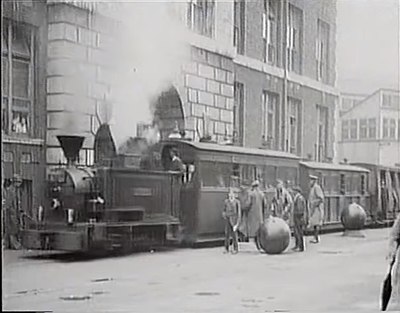 Royal_Arsenal_Railways_-_Narrow_gauge_railway_at_Woolwich_Arsenal,1914-1918(Greenwich_Heritage_Centre_LSA_2766)_03